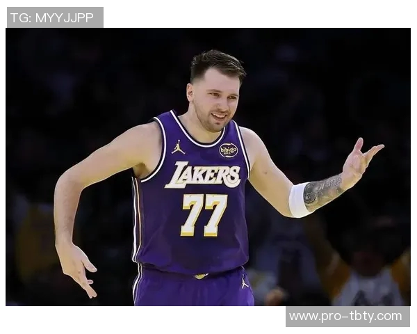 老詹如何适应新环境东契奇赞其经验丰富无可替代